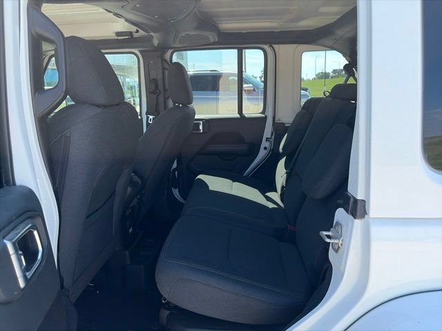 Used 2024 Jeep Wrangler Unlimited Sahara AWD/4WD image 6