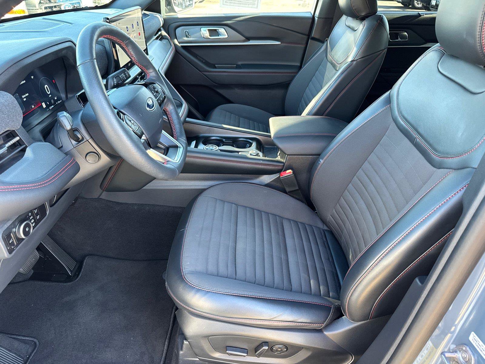 Certified 2025 Ford Explorer ST-Line w/ Premium Package RWD image 27