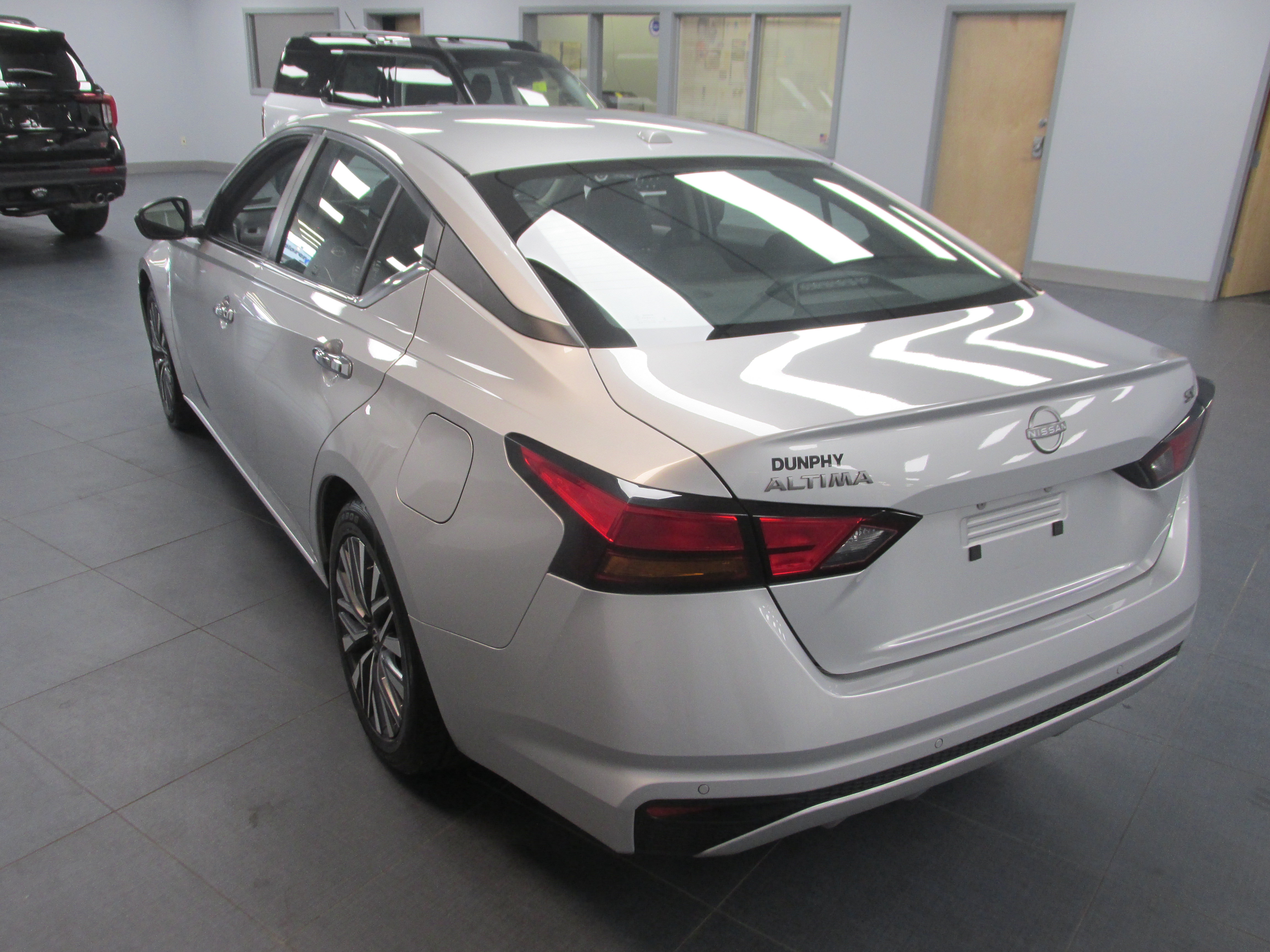 Used 2024 Nissan Altima 2.5 SV FWD image 7