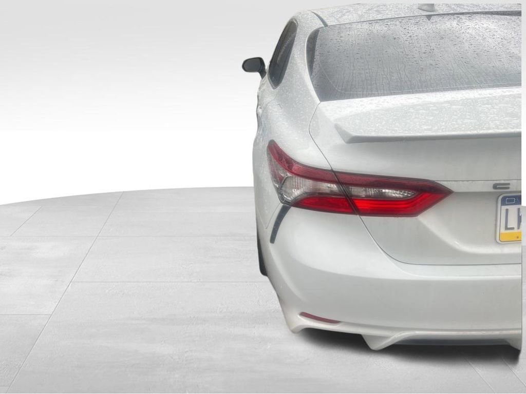 Used 2022 Toyota Camry SE w/ Cold Weather Package image 7