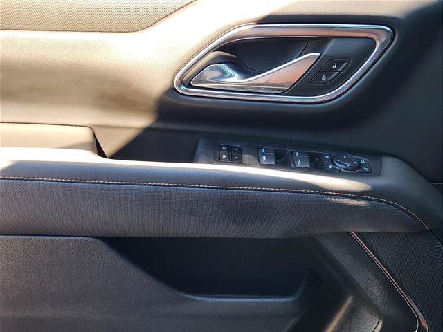 Used 2024 GMC Yukon AT4 w/ Technology Package AWD/4WD image 22