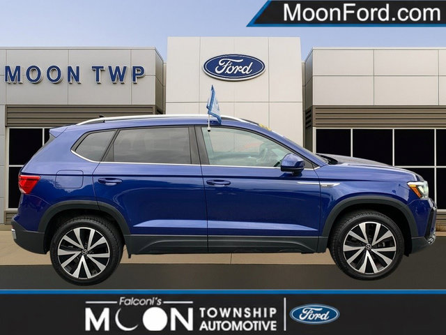 Used 2022 Volkswagen Taos SE FWD image 1