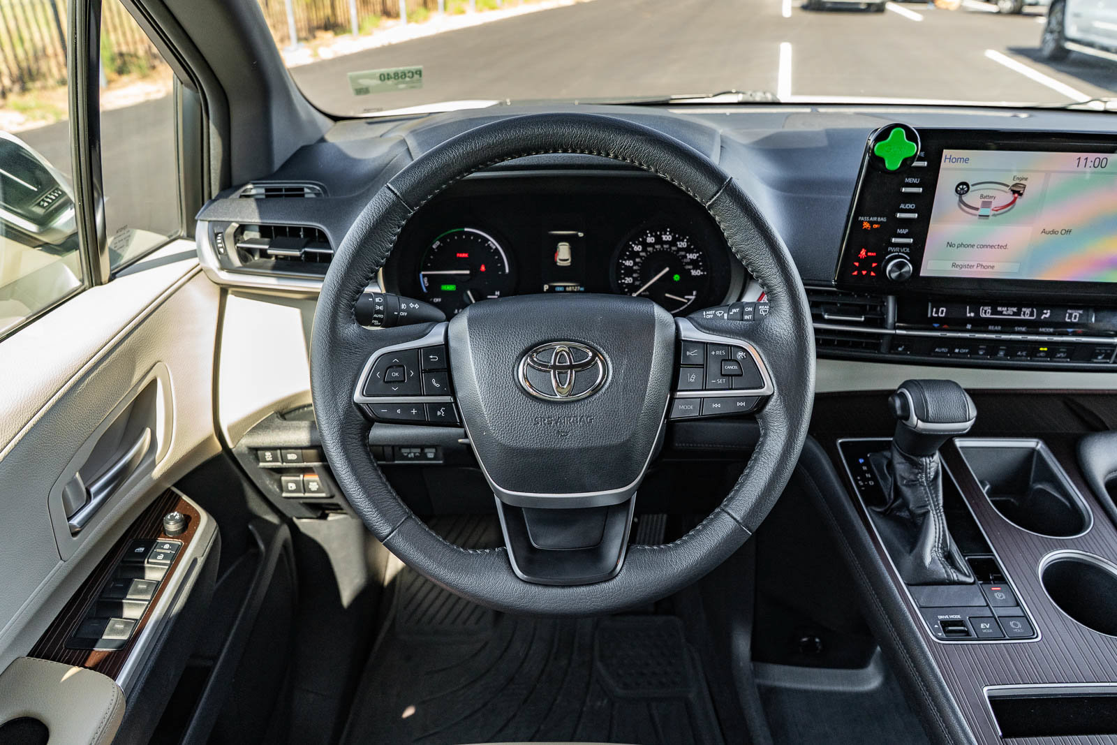 Used 2022 Toyota Sienna XLE FWD image 24
