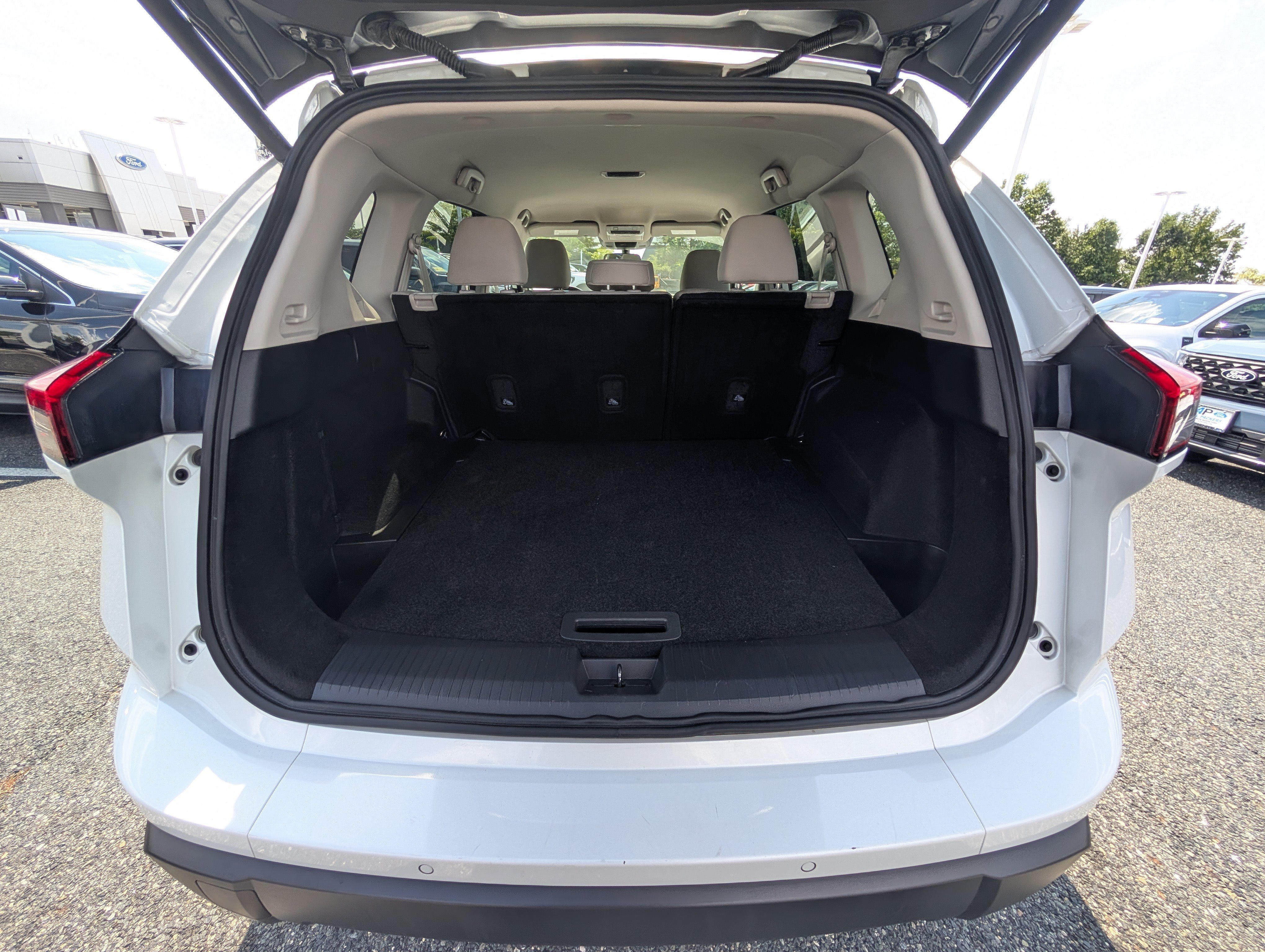 Used 2025 Nissan Rogue SV FWD image 12