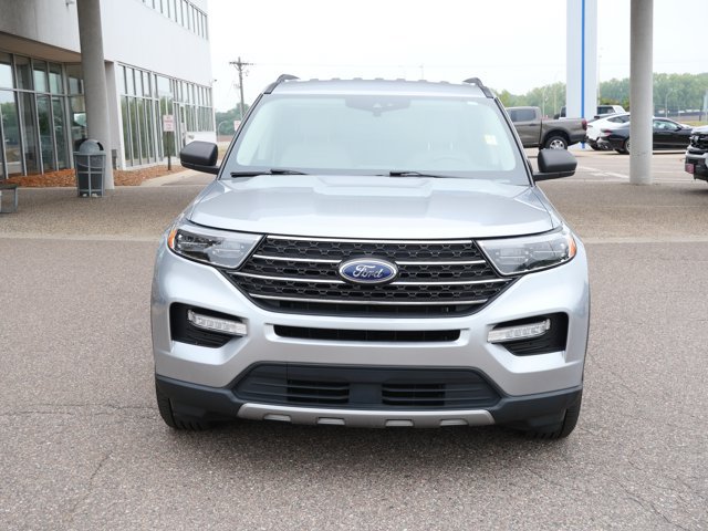 Certified 2022 Ford Explorer XLT w/ Equipment Group 202A AWD/4WD image 2