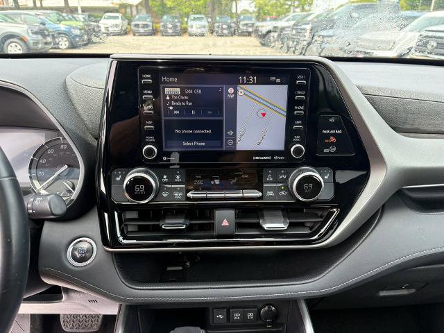 Used 2020 Toyota Highlander XLE AWD/4WD image 13