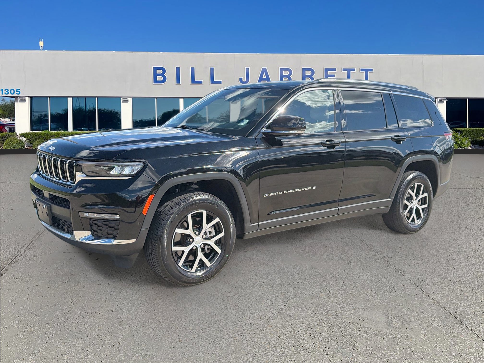 Used 2023 Jeep Grand Cherokee L Limited w/ Luxury Tech Group II AWD/4WD image 3