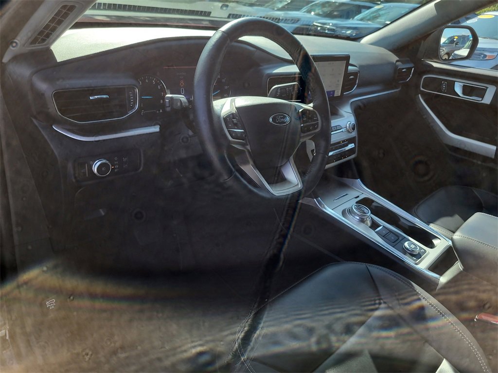 Certified 2022 Ford Explorer XLT w/ Equipment Group 202A image 18