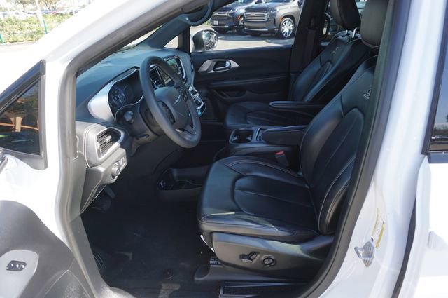 Used 2023 Chrysler Pacifica Touring-L w/ S Appearance Package image 26