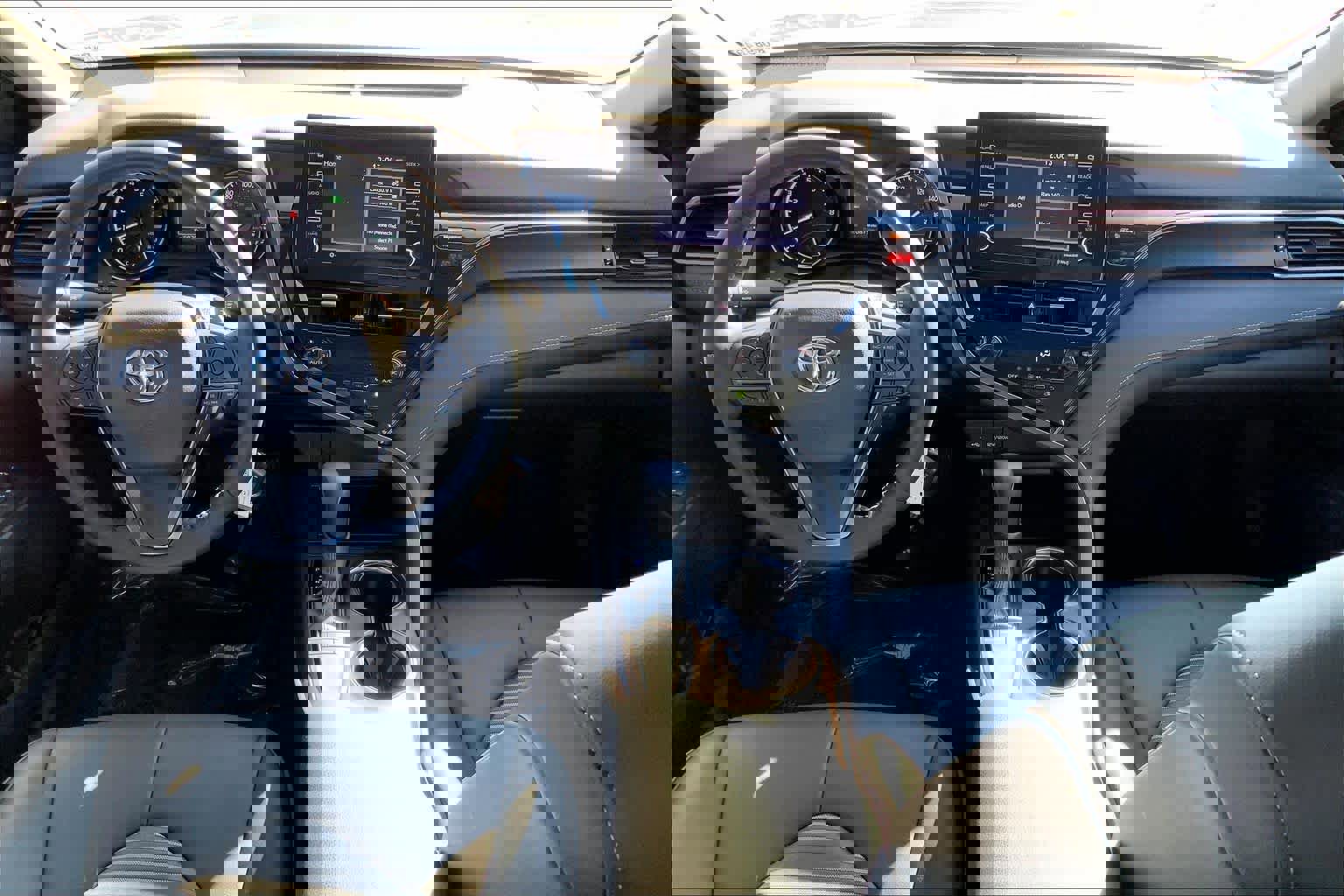 Used 2024 Toyota Camry SE image 13