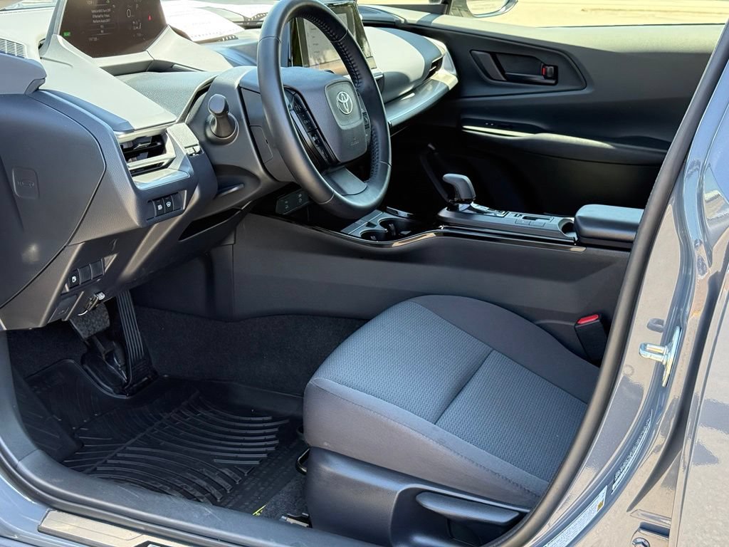 Used 2025 Toyota Prius LE FWD image 6