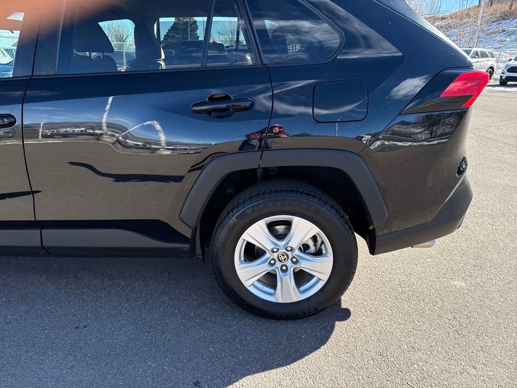 Used 2021 Toyota RAV4 XLE w/ Carpet Mat Package (TMS) AWD/4WD image 4