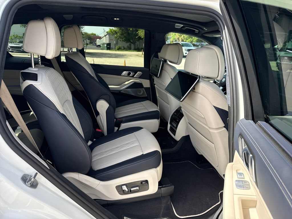 Used 2020 BMW X7 M50i AWD/4WD image 27