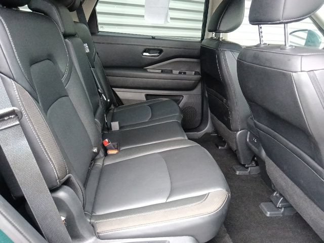 Used 2024 Nissan Pathfinder SL AWD/4WD image 32