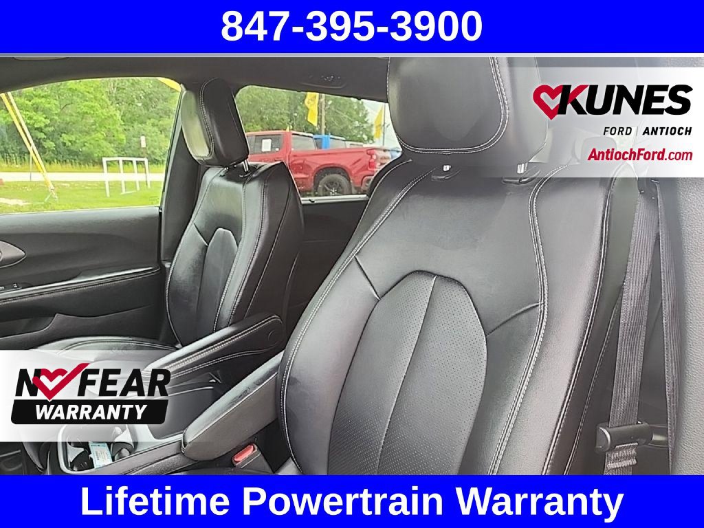 Used 2025 Chrysler Pacifica Select FWD image 23