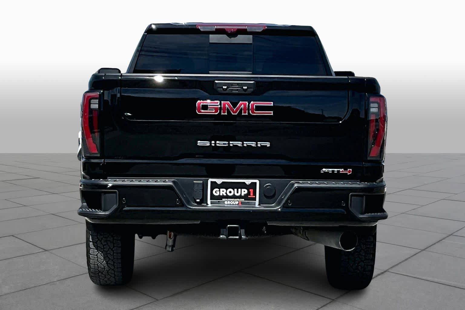 Used 2025 GMC Sierra 2500 AT4 w/ AT4 Premium Plus Package AWD/4WD image 5