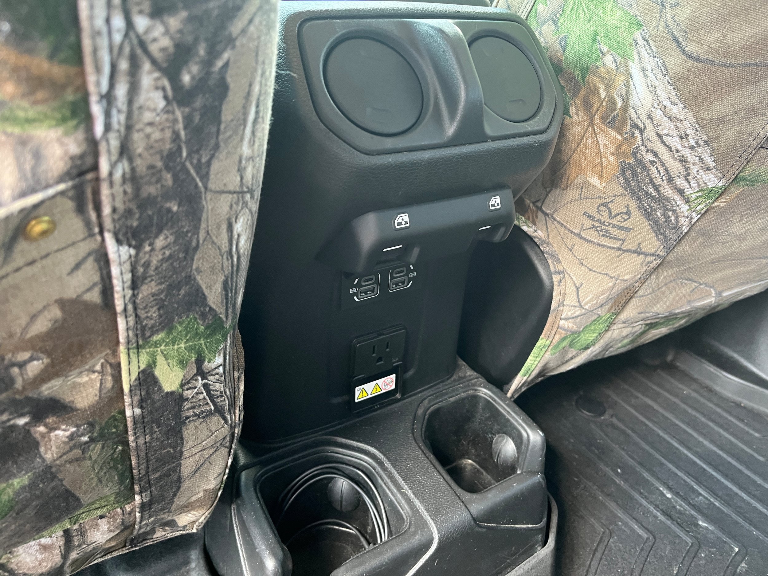 Used 2022 Jeep Wrangler Unlimited Sahara w/ Cold Weather Group AWD/4WD image 11