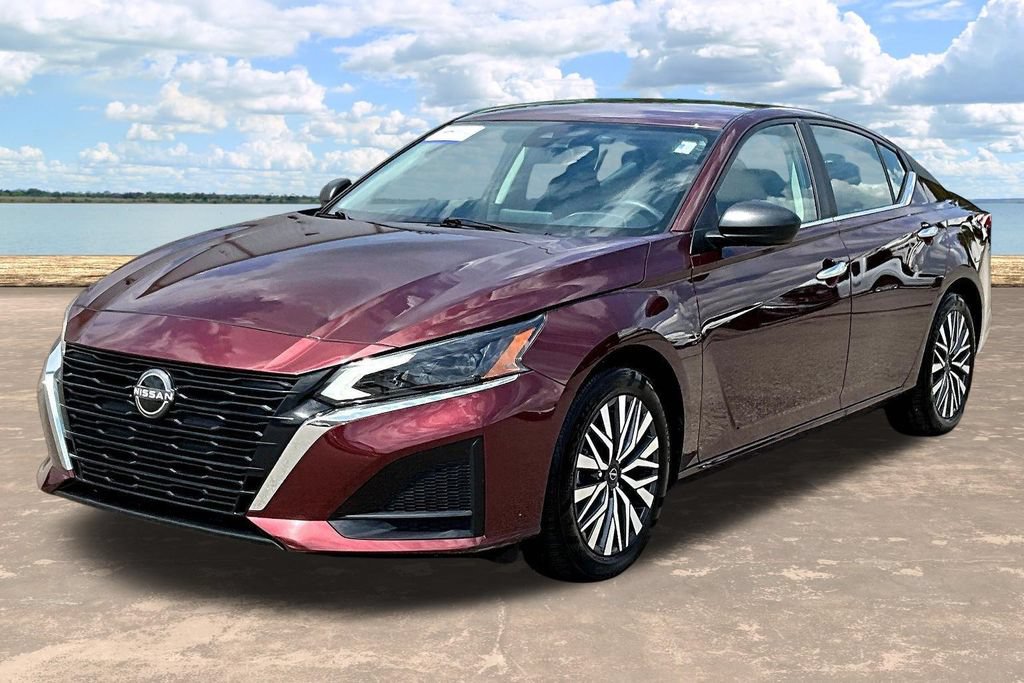 Used 2025 Nissan Altima 2.5 SV FWD image 4