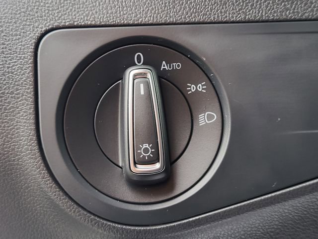 Used 2022 Volkswagen Tiguan SE w/ Panoramic Sunroof Package AWD/4WD image 15