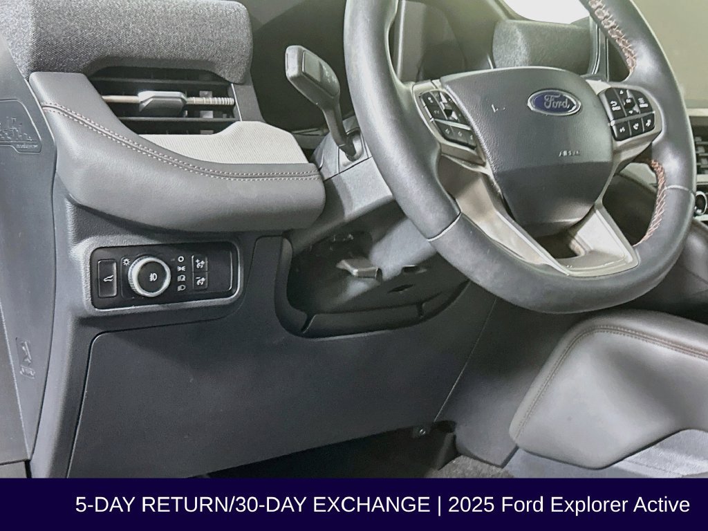 Certified 2025 Ford Explorer Active w/ Active Comfort Package AWD/4WD image 12