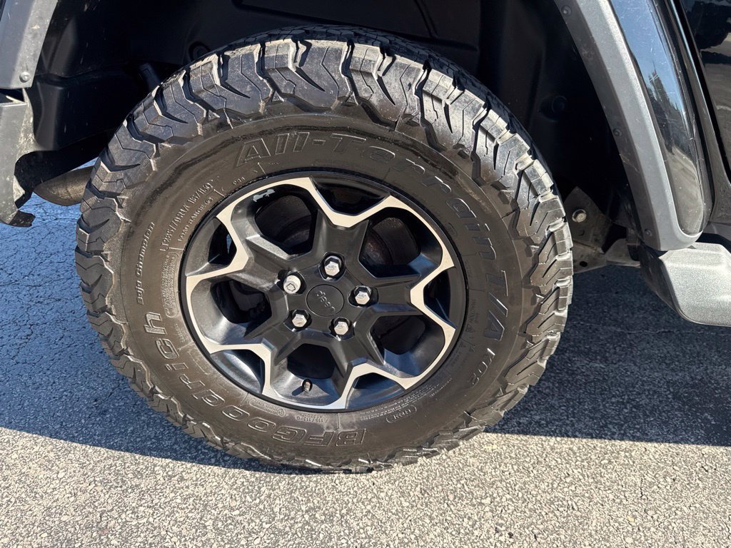 Used 2019 Jeep Wrangler Unlimited Sahara w/ Uconnect 4C Nav & Sound Group AWD/4WD image 40