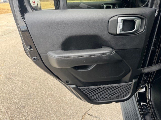 Used 2020 Jeep Wrangler Unlimited Sahara image 23