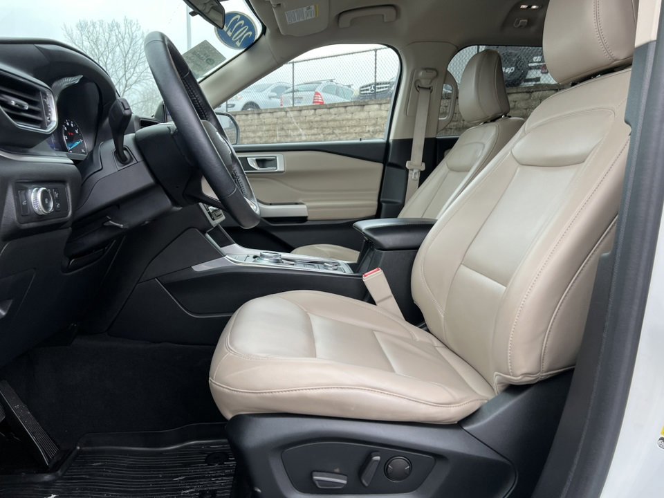 Certified 2022 Ford Explorer XLT w/ Equipment Group 202A image 10