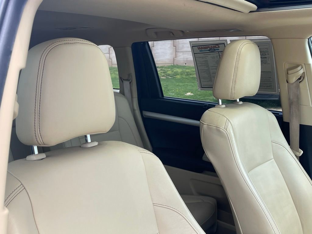 Used 2019 Toyota Highlander XLE AWD/4WD image 17