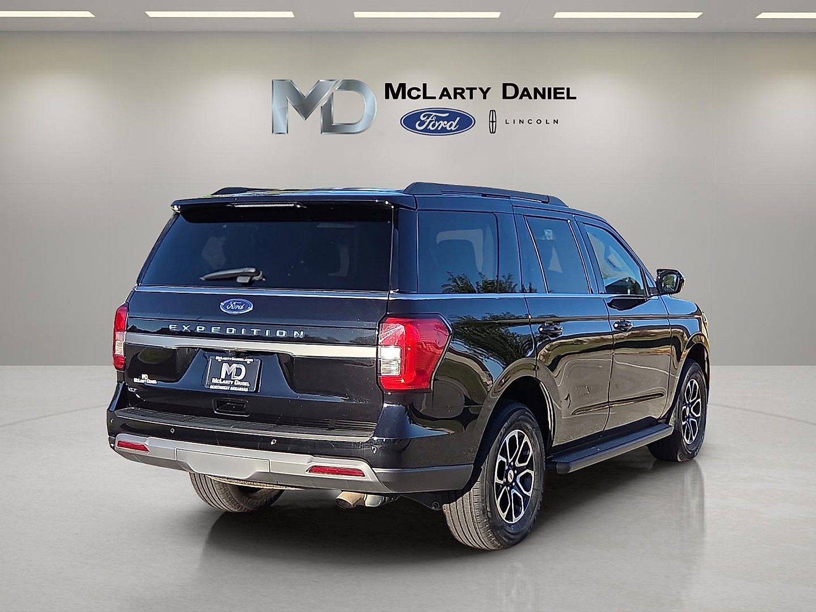 Certified 2024 Ford Expedition XLT image 5