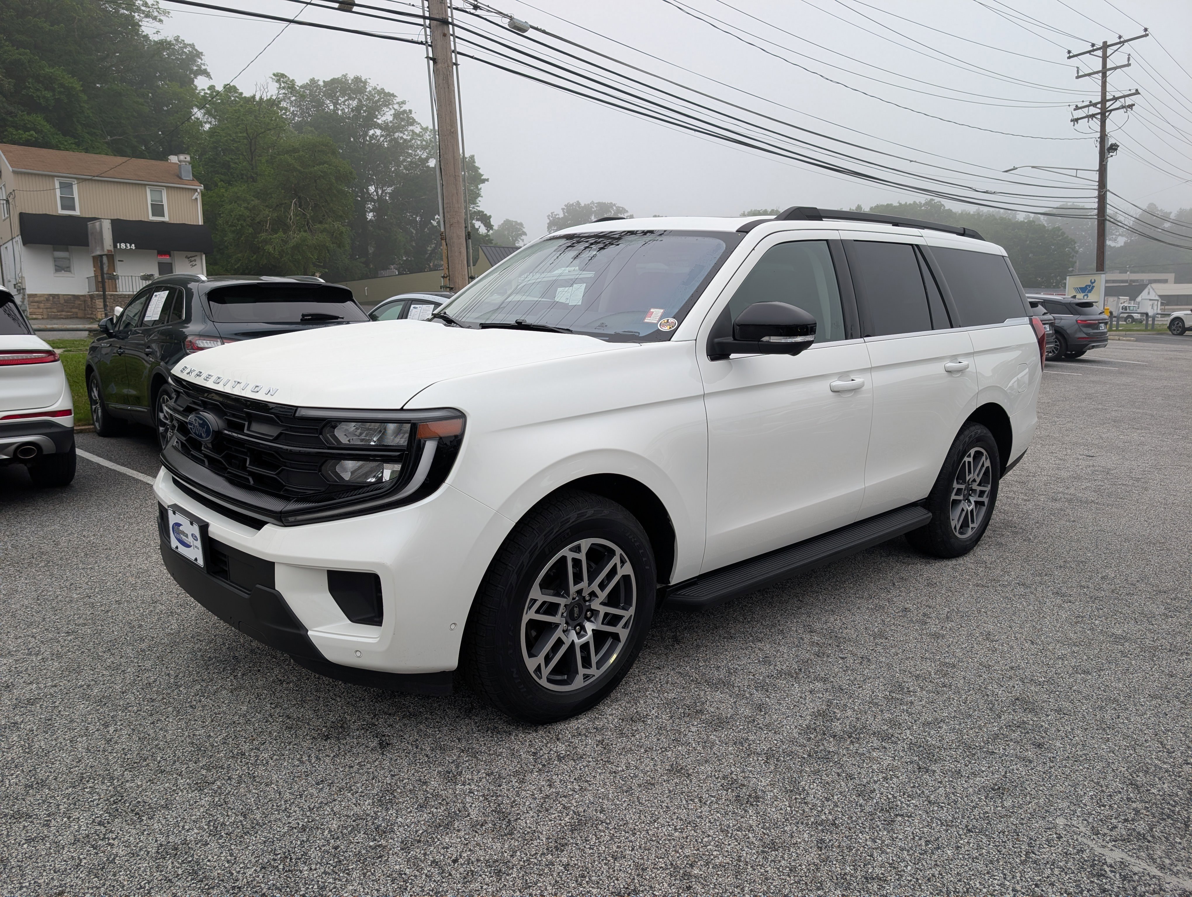 Certified 2025 Ford Expedition Active AWD/4WD image 2