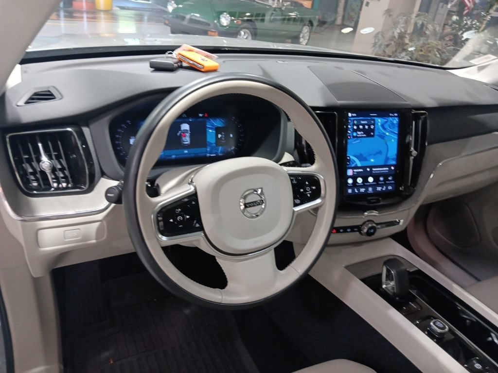 Used 2024 Volvo XC60 B5 Plus w/ Protection Package Premier AWD/4WD image 4