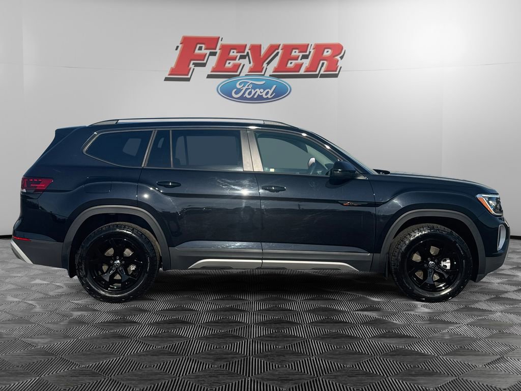 Used 2024 Volkswagen Atlas Peak Edition SEL image 2