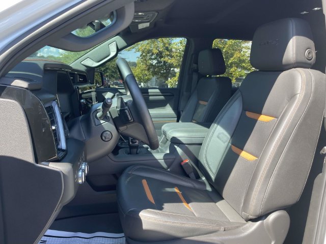 Used 2025 GMC Sierra 1500 AT4 w/ AT4 Premium Package AWD/4WD image 19