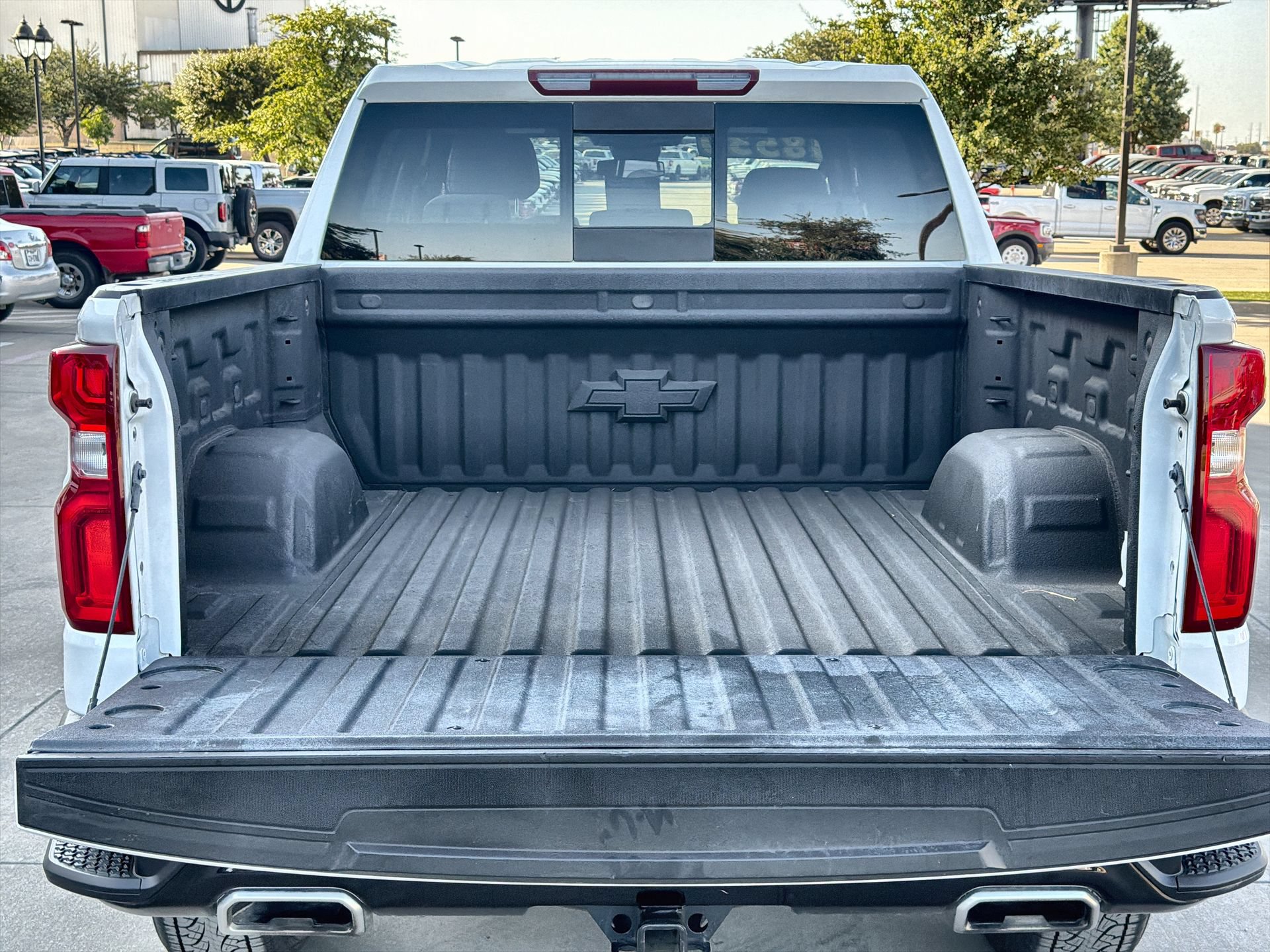 Used 2024 Chevrolet Silverado 1500 LT Trail Boss w/ Convenience Package II AWD/4WD image 23