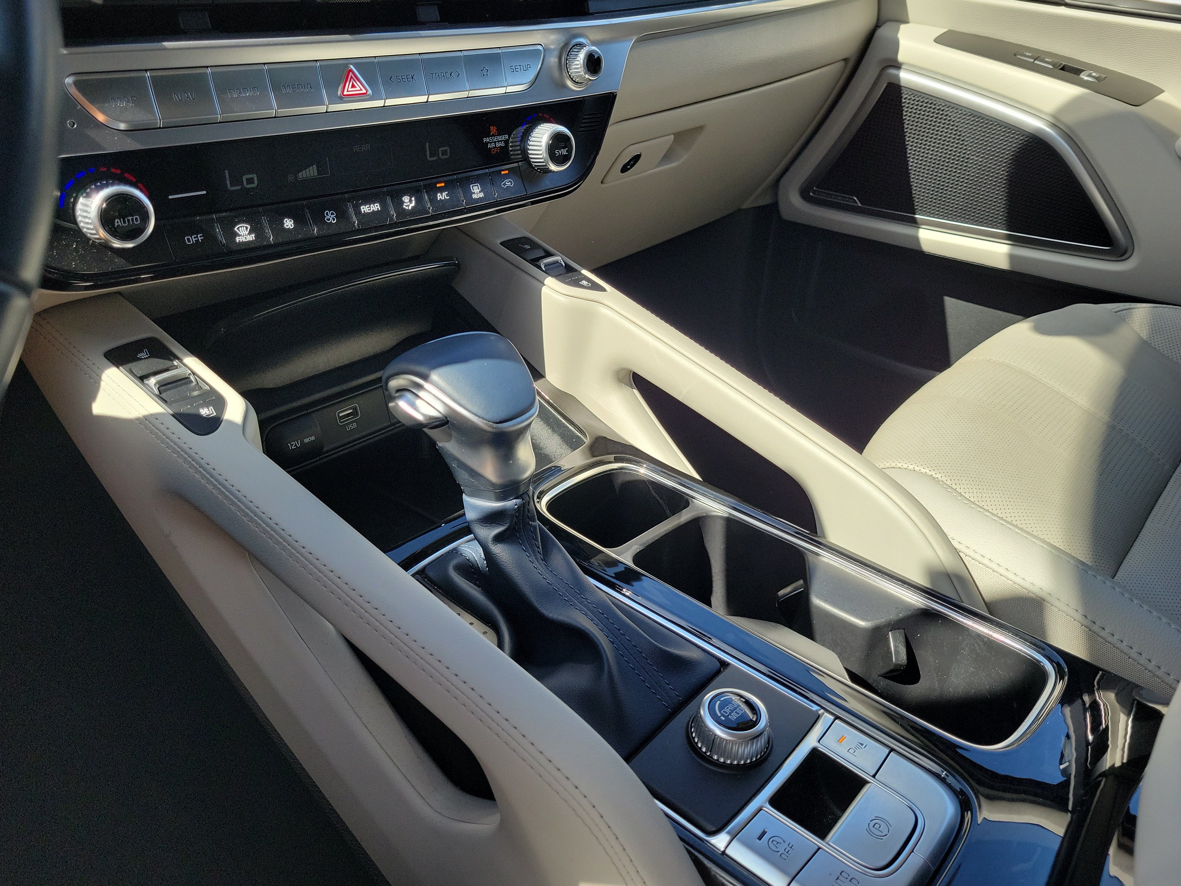 Used 2024 Kia Telluride EX w/ EX Captain's Chair Package FWD image 27