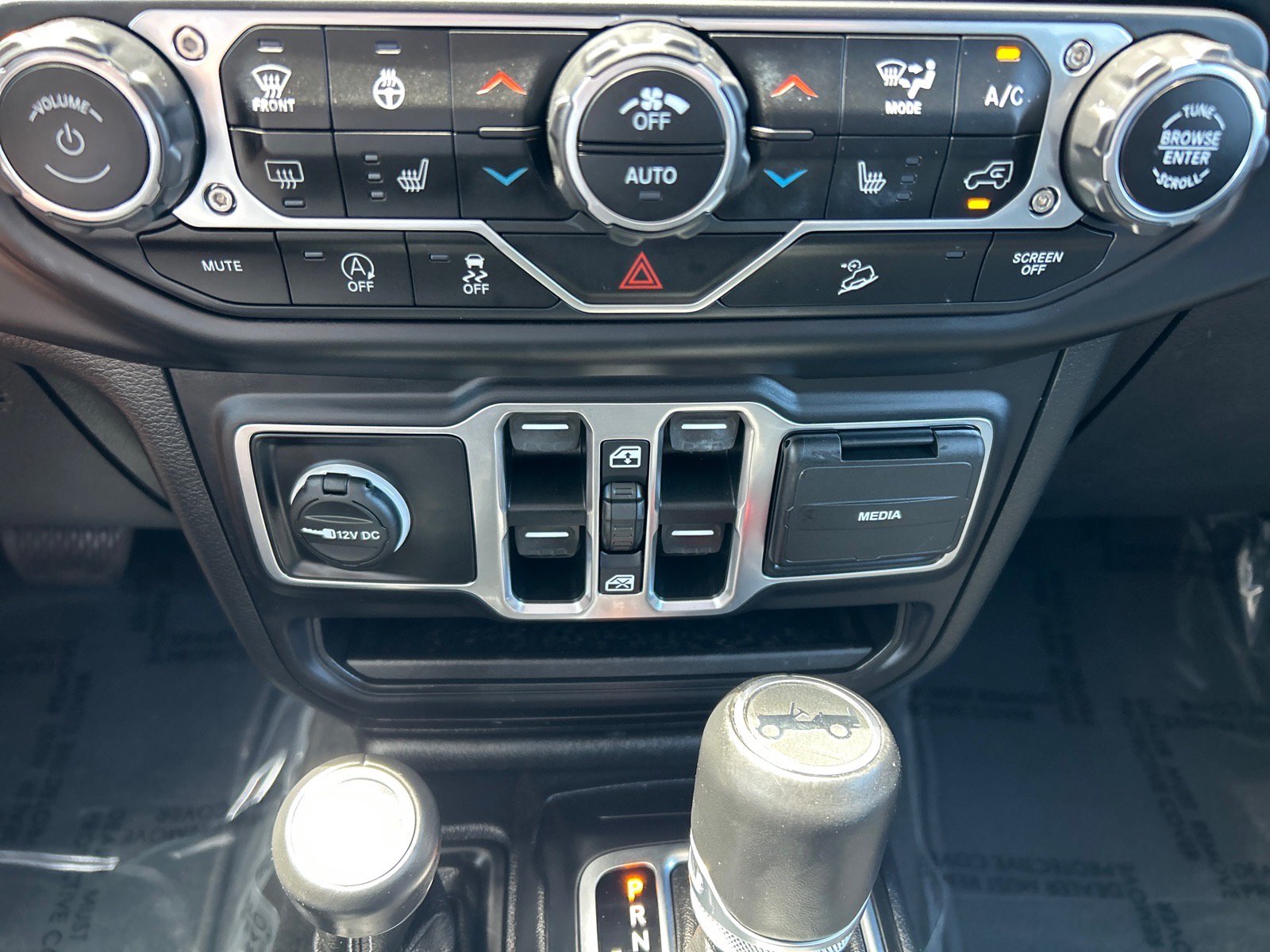 Used 2020 Jeep Wrangler Unlimited Sahara AWD/4WD image 30