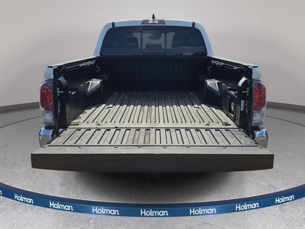 Used 2022 Toyota Tacoma TRD Off-Road AWD/4WD image 7