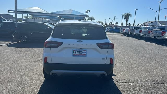 Certified 2025 Ford Escape SE w/ Class II Trailer Tow Package FWD image 4