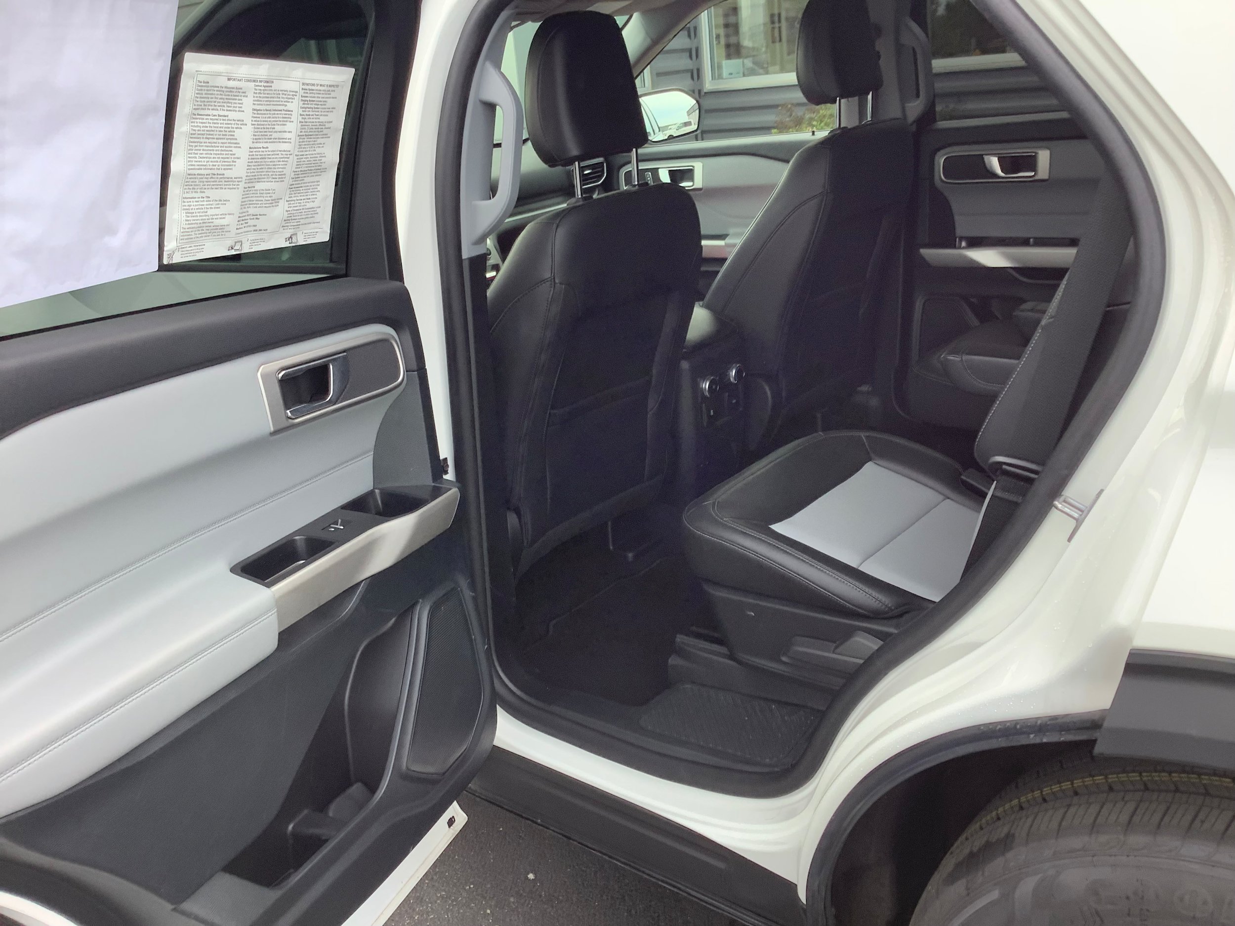 Certified 2024 Ford Explorer XLT w/ Equipment Group 202A AWD/4WD image 11