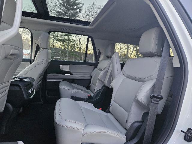 Certified 2025 Ford Expedition Active image 11