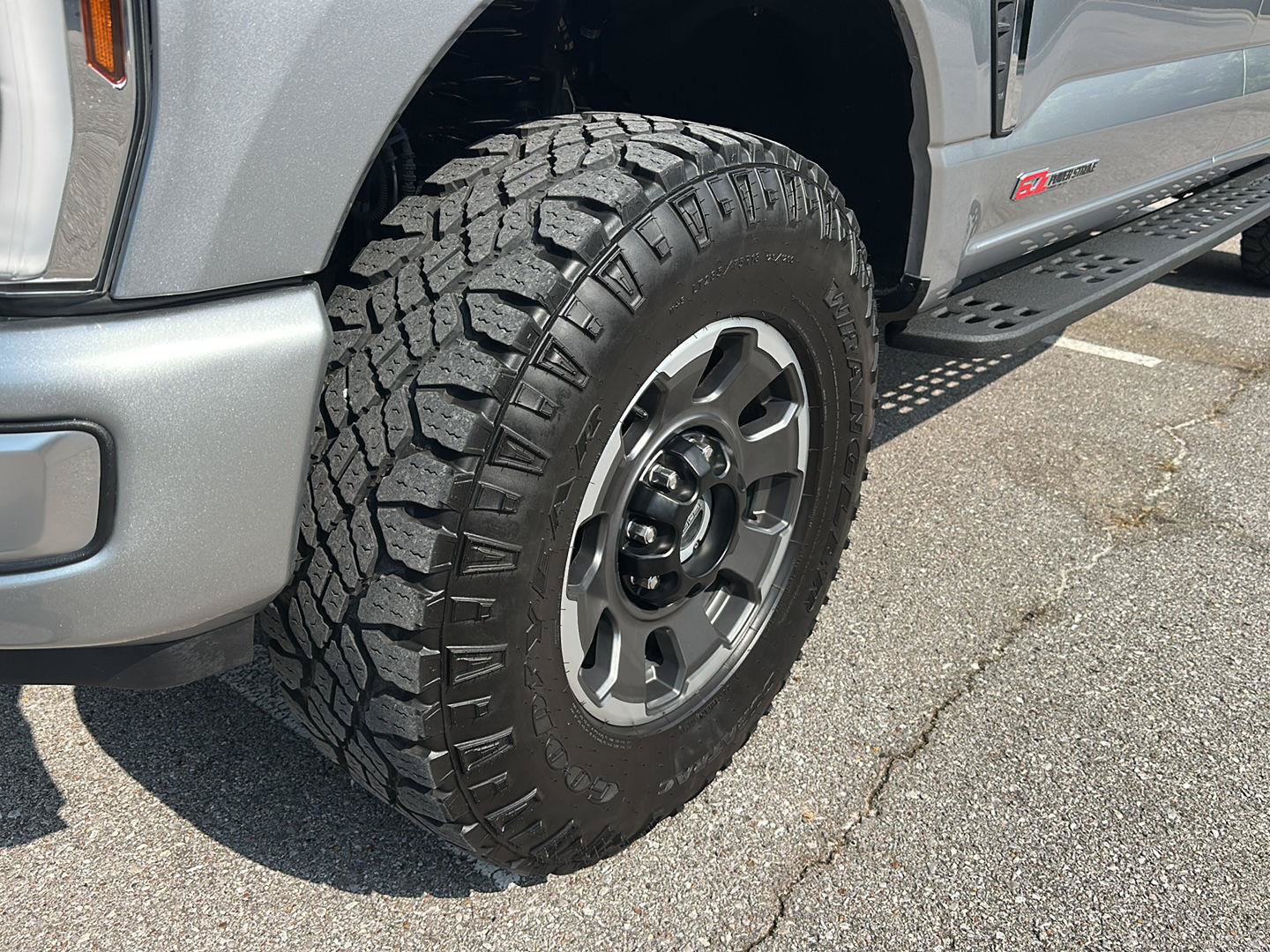 Certified 2024 Ford F250 Platinum w/ Tremor Off-Road Package AWD/4WD image 9