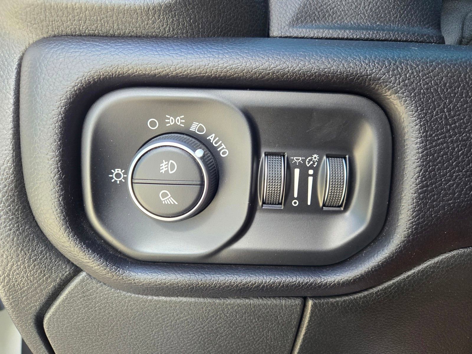 Used 2022 RAM 2500 Laramie w/ Night Edition AWD/4WD image 27