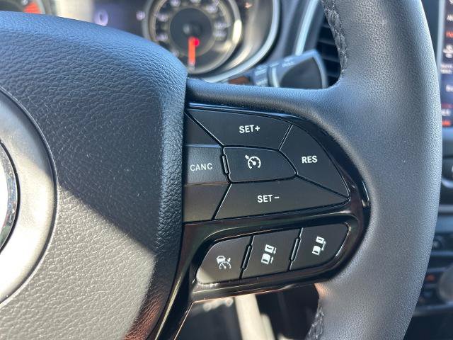 Used 2023 Jeep Cherokee Altitude Lux w/ Mopar Interior Package AWD/4WD image 23