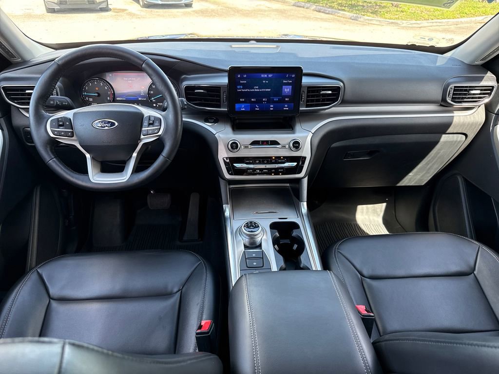 Certified 2022 Ford Explorer XLT w/ Equipment Group 202A AWD/4WD image 9