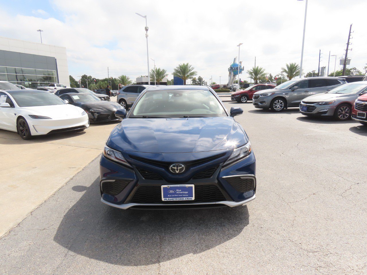 Used 2024 Toyota Camry XSE FWD image 4