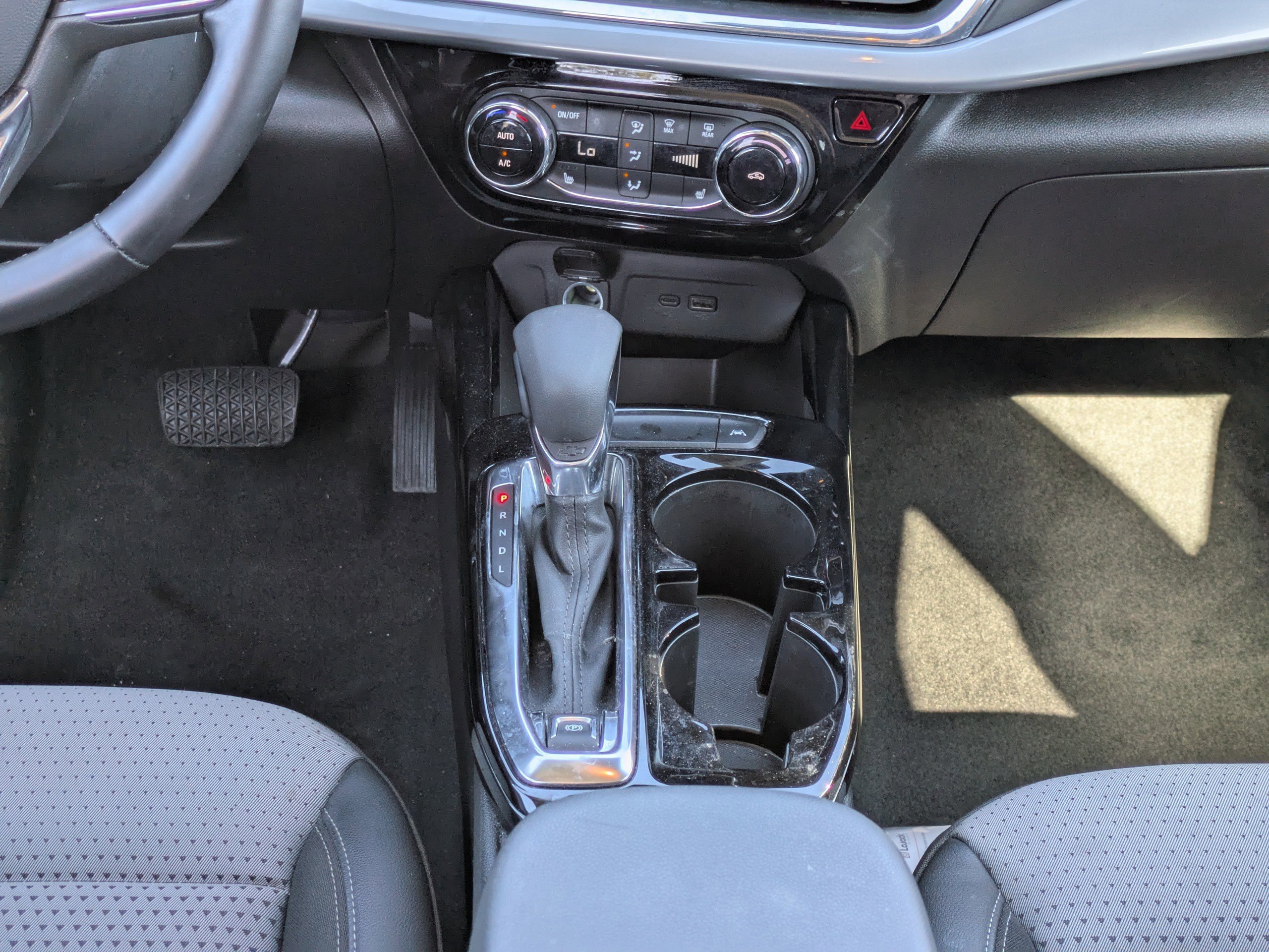 Used 2025 Chevrolet Trax LT w/ LT Convenience Package image 20