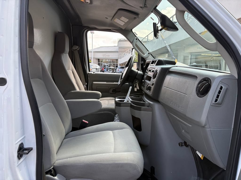 Certified 2023 Ford E-450 and Econoline 450 Super Duty w/ Driver's Safety Package RWD image 31