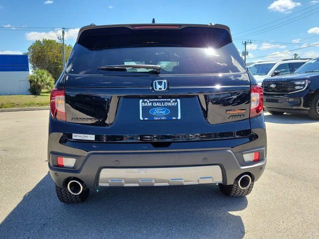 Used 2025 Honda Passport TrailSport image 3