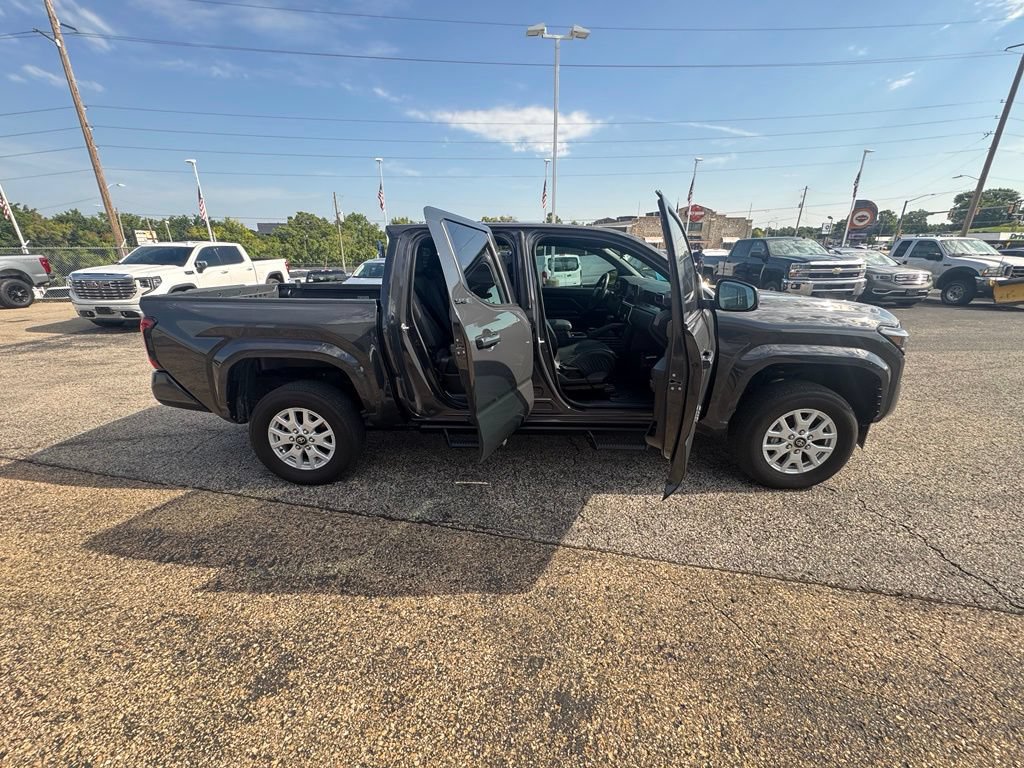 Used 2025 Toyota Tacoma SR5 AWD/4WD image 8