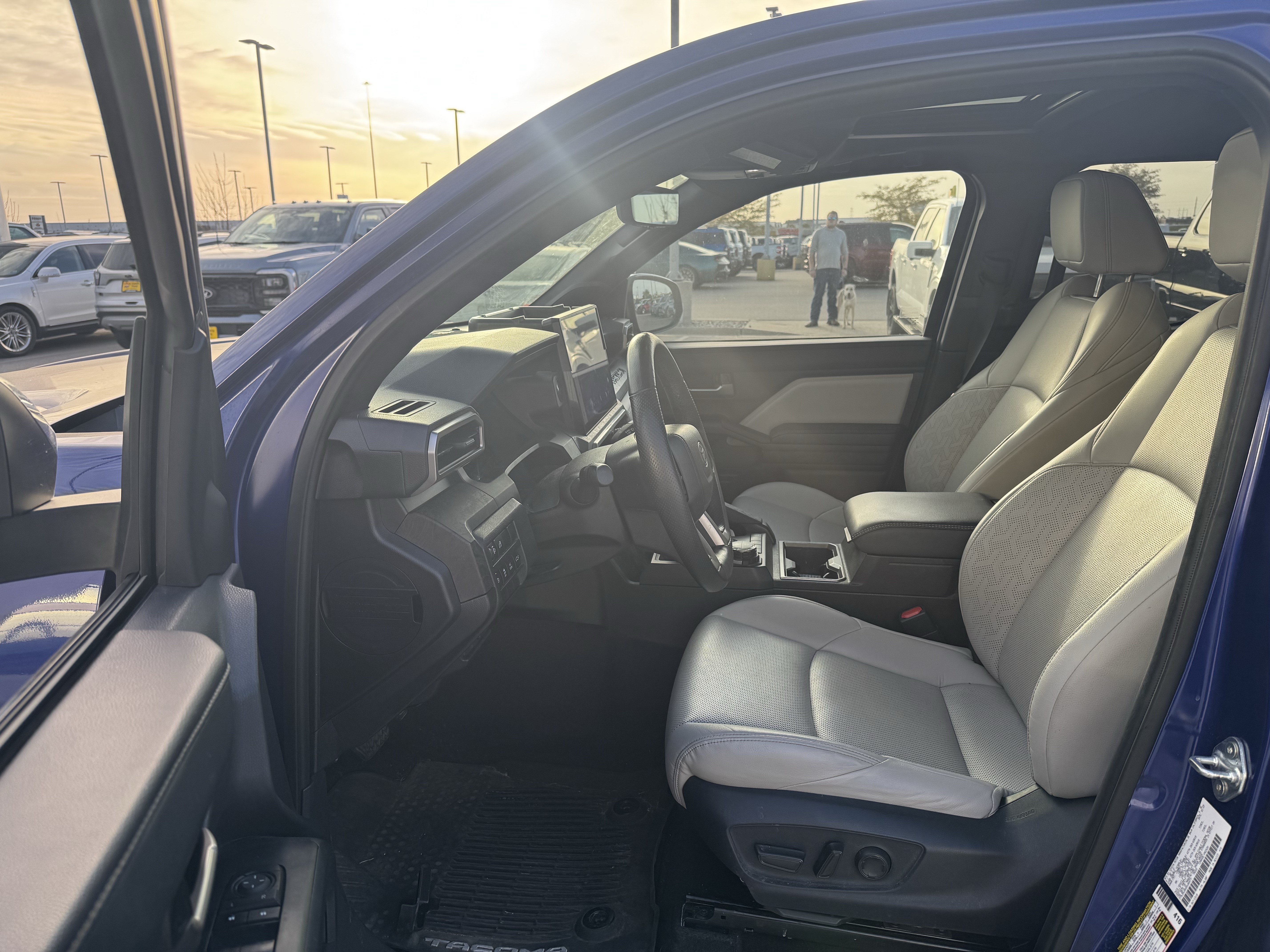 Used 2025 Toyota Tacoma Limited AWD/4WD image 8
